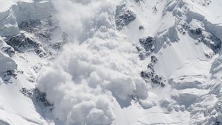 ANM: Cod roșu de avalanșe la munte