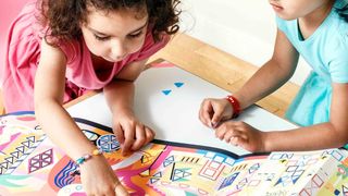 Plânge atunci când îi faci baie? Câteva metode simple prin care să faci baia o experiență placută