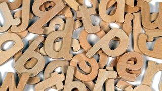 Lecția de gramatică: cum se scrie corect: &bdquo;uite-te&rdquo; sau &bdquo;uită-te&rdquo;?