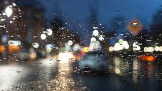 Anunț ANM: Precipitaţii, polei şi vânt în toată ţara de la ora 16:00