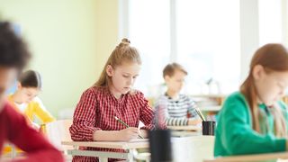 Se redeschid școlile! Klaus Iohannis: De luni, majoritatea copiilor merg fizic la școală