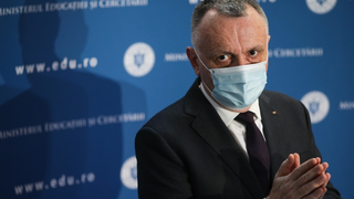 Ministrul Educaţiei anunţă că peste 2,4 milioane de elevi se întorc fizic la şcoală
