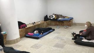 VIDEO -Sute de români,sechestrați ore în șir  în aeroportul din Cancun