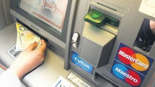 a găsit 5000 de euro la bancomat