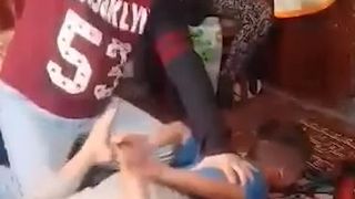 copil bătut cu lemnul la suceava