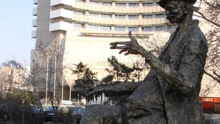 VIDEO - Sculptor acuzat de falsuri