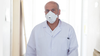 Ce spune medicul Virgil Musta despre măștile neconforme de la ”Victor Babeș”