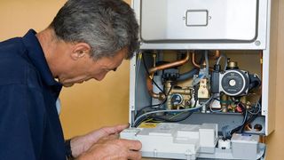 Schimbare uriașă &icirc;n privința centralelor termice de apartament. Costuri de mii de euro pentru proprietari!