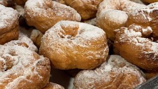 Papanași cu brânză. Rețeta perfectă pentru un desert tradițional delicios