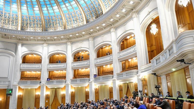 pensii speciale anulate pentru parlamentari