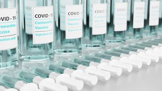 S-a dat startul vaccinării persoanelor fără adăpost. Oamenii au fost vaccinați cu prima doză anti-CORONAVIRUS