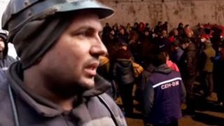 VIDEO - Salariile întârzie și zeci de mineri s-au blocat în subteran