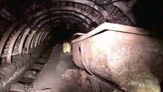 Protest: Peste 60 de mineri, încă blocaţi în subteran la Mina Lupeni