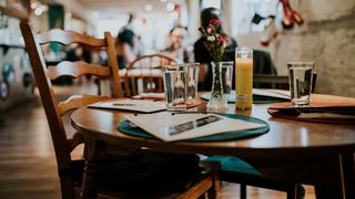 Ministrul Economiei anunţă noi reguli pentru HoReCa. Cine va primi bani de la stat