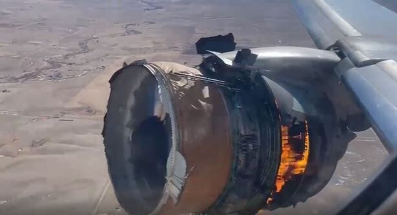 Incident șocant în Denver: Bucăţi din carcasa motorului unui avion Boeing au căzut într-o zonă rezidenţială, după o explozie