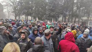 Protestele minerilor nu se mai termină. Sute de bărbați au ieșit în stradă