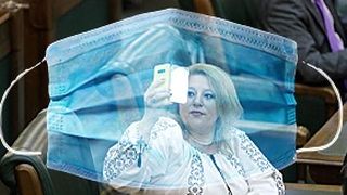 VIDEO - În Parlament, aleșii au propriile reguli de protecție sanitară