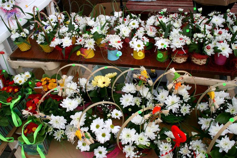 se dau flori și mărțișoare la școală de 1 martie 2021