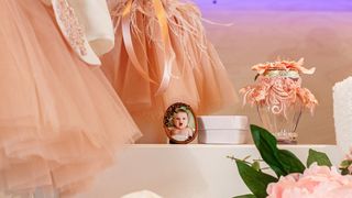 VIDEO - Ținutele bebelușilor pentru botez, minunății care ne încântă