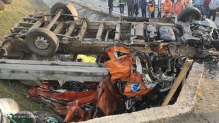 A fost activat planul ROȘU de intervenție la un accident cu 10 victime. Doi pasageri din microbuz au murit UPDATE