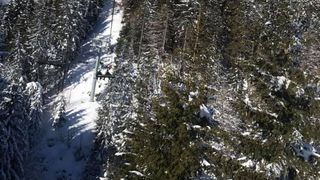 O fetiță de 6 ani a căzut din telescaun la Sinaia. Un elicopter SMURD intervine