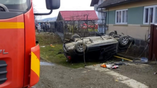 Accident tragic! Un bebeluș de 6 luni a murit,  după ce mașina în care se afla s-a răsturnat