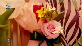 VIDEO - Aranjamentele superbe din florării și cărțile sculptate, cadouri perfecte