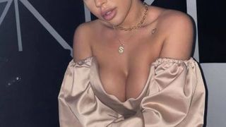 Lângă cine s-a trezit Andra Volos de la „Puterea Dragostei”?! Bruneta este mai fericită ca niciodată