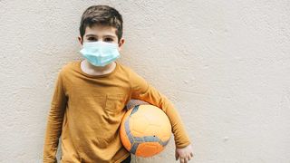 Masca de protecție, obligatorie la orele de sport