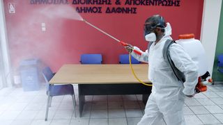 Lockdown prelungit și noi restricții dure. Grecia trece prin perioada cea mai grea a pandemiei