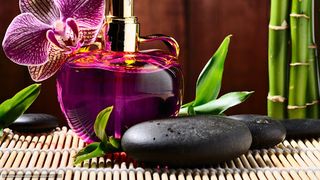 VIDEO-Cadoul perfect pentru luna martie poate fi parfumul personalizat