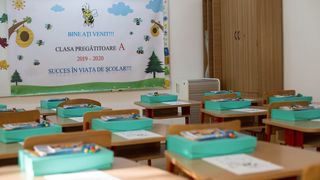 se &icirc;nchid școlile sau nu de luni