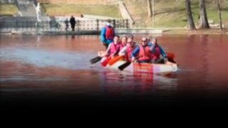 VIDEO| Lacul roșu din Capitală. Care este cauza