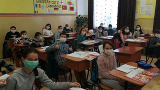 Situația cazurilor de COVID-19 în școli: încă 376 de elevi confirmaţi pozitiv