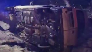 VIDEO - Ambulanță răsturnată - o gravidă a ajuns de urgență la spital