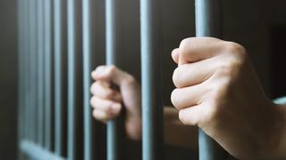 barbat evadat din spital era condamnat la 10 ani de inchisoare dolj craiova