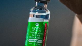 Câți români programați să se vaccineze cu AstraZeneca au renunțat de ieri până azi