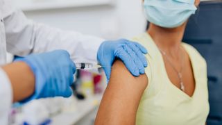 Un nou scandal cu Ministerul Sănătății. Valeriu Gheorghiță: "Niciun medic din centrele de vaccinare nu și-a primit banii de două luni"