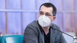 Vlad Voiculescu: Un funcţionar din Ministerul Sănătăţii este de vină că personalul din centrele de vaccinare nu a fost plătit