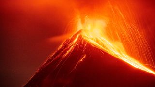 Un vulcan adormit de 6.000 de ani a erupt pe neașteptate (VIDEO)