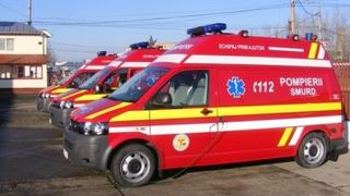 Accident grav! Trei persoane decedate, după ce o maşină a intrat într-un copac şi s-a răsturnat