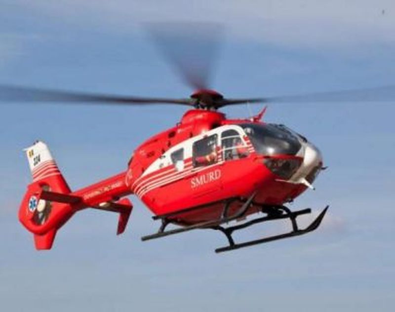 Accident grav! Trei persoane decedate, după ce o maşină a intrat într-un copac şi s-a răsturnat