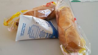 Elevii care învață de acasă sunt chemați la școală să-și ia cornul și laptele. Cei aflați în scenariul 2 vor primi produsele când se redeschid școlile