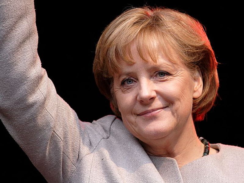 angela merkel susține amenințarea cu blocarea astrazeneca