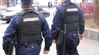 Scene șocante &icirc;n București. Un jandarm a agresat trei femei