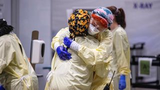 Tragedie. S-a sinucis pentru că nu și-a putut lua adio de la tatăl mort de COVID la spital