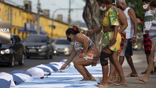 Țara îngenuncheată de coronavirus. Peste 100.000 de infectări într-o singură zi - record absolut