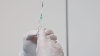 Ce spune Președintele Colegiului Medicilor din Rom&acirc;nia despre vaccinul anti-COVID AstraZeneca?
