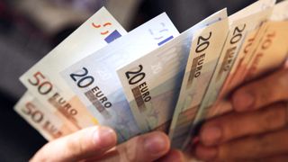 Curs valutar BNR, azi 30 martie. EURO a sărit peste pragul de 4,9 lei - un nou record istoric