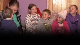 VIDEO -Opt suflete fără speranța zilei de m&acirc;ine visează la o casă nouă